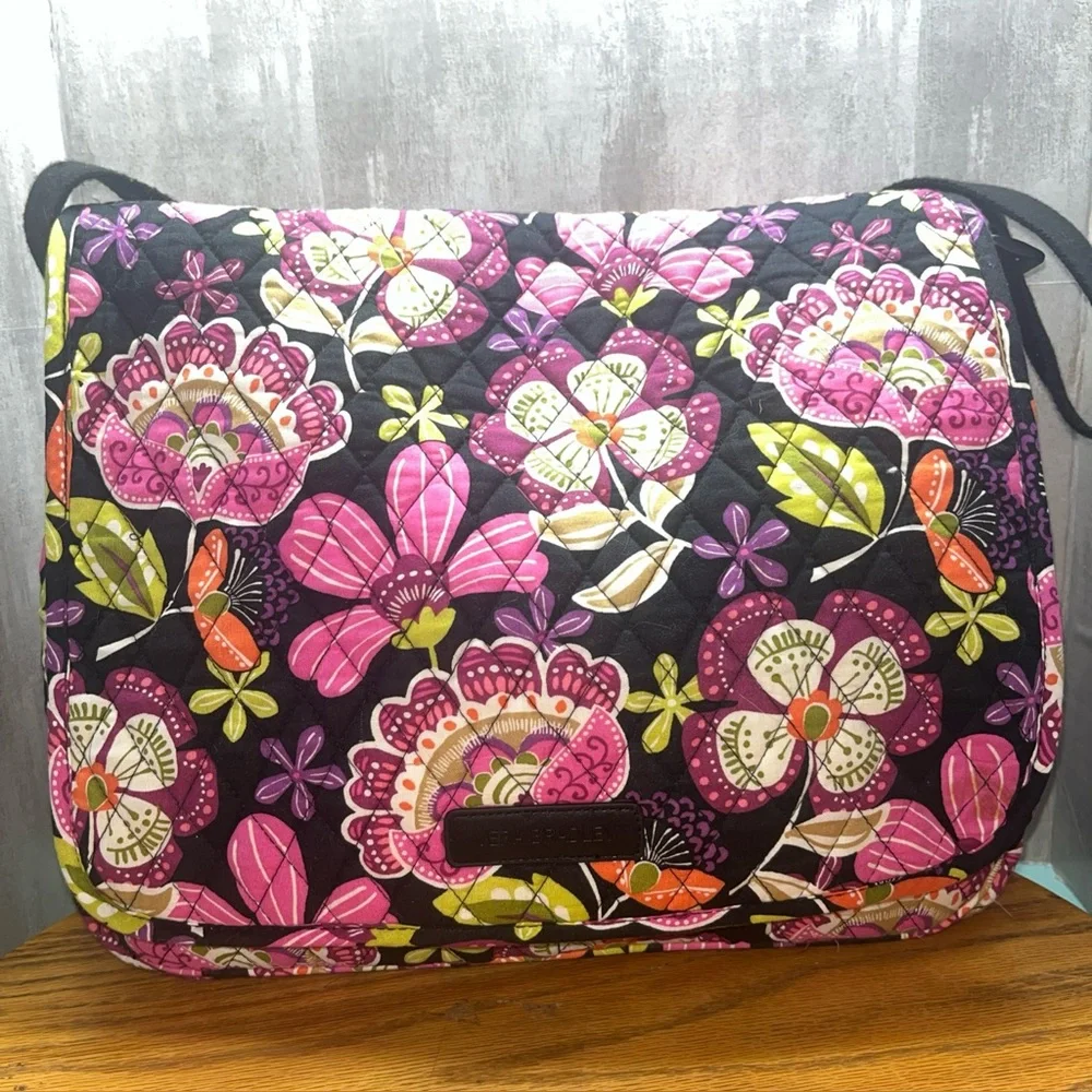 Vera Bradley messenger Bag 
